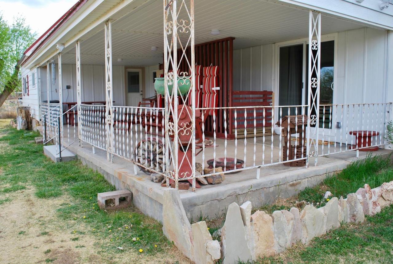 Dora'S Country Cottage Escalante Exterior photo