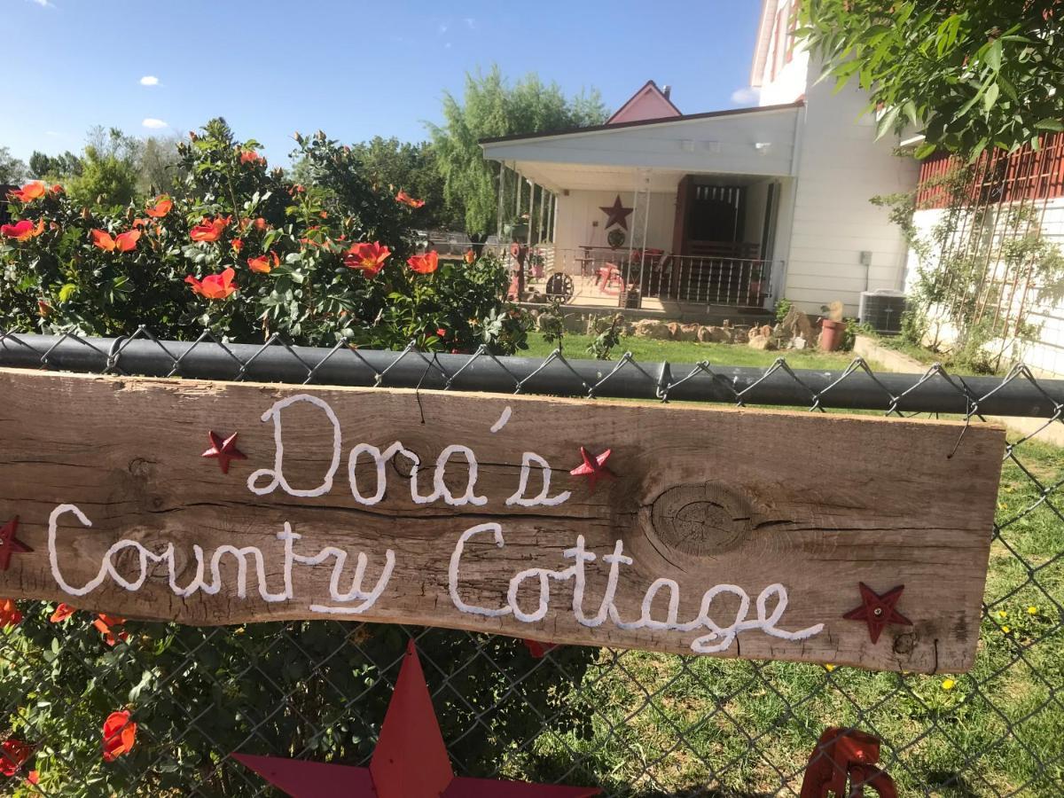 Dora'S Country Cottage Escalante Exterior photo